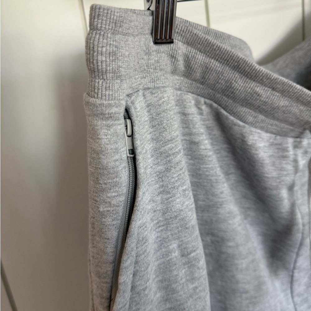 New Alo Yoga Gray Chill Short Size 2XL - Picture 5 of 12